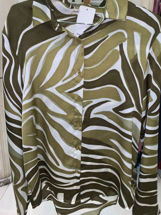 Blusa Sedosa Estampado Zebra Verde Oliva